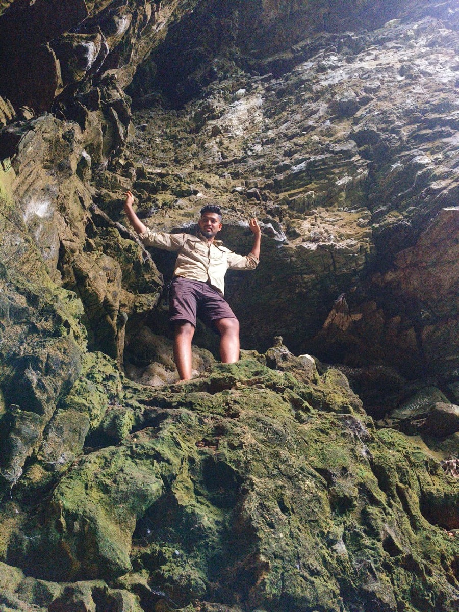 Akala Gavi Caves Hike