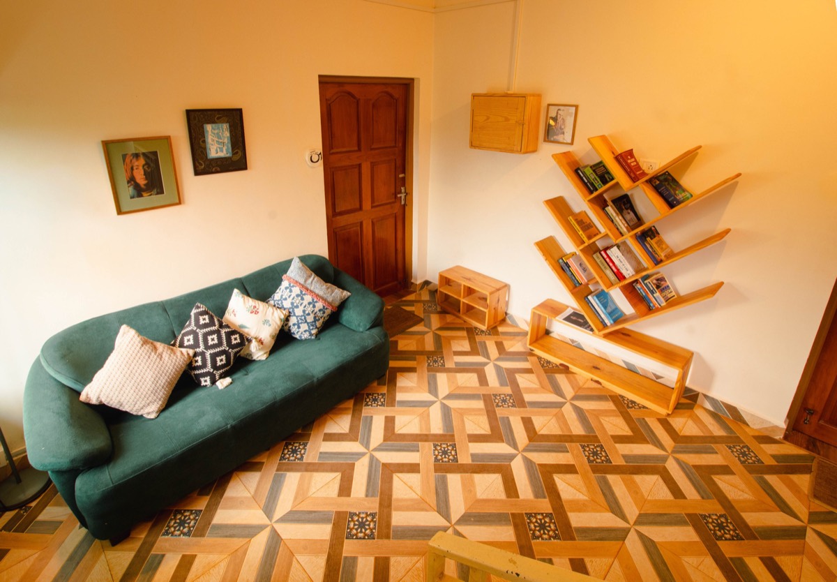 Odd Table - lounge